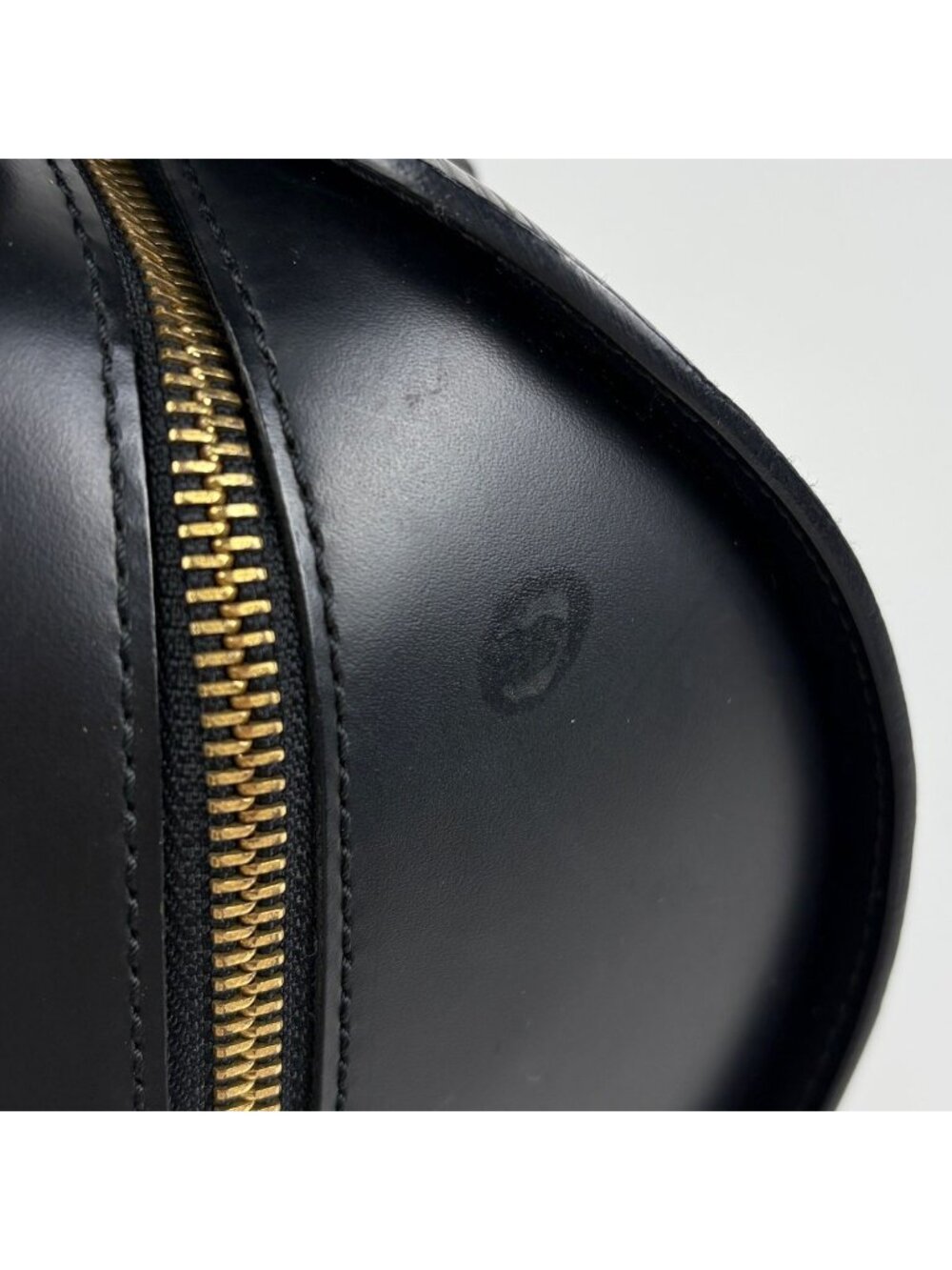 Louis Vuitton Handbag Black Epi - Picture 7 of 11